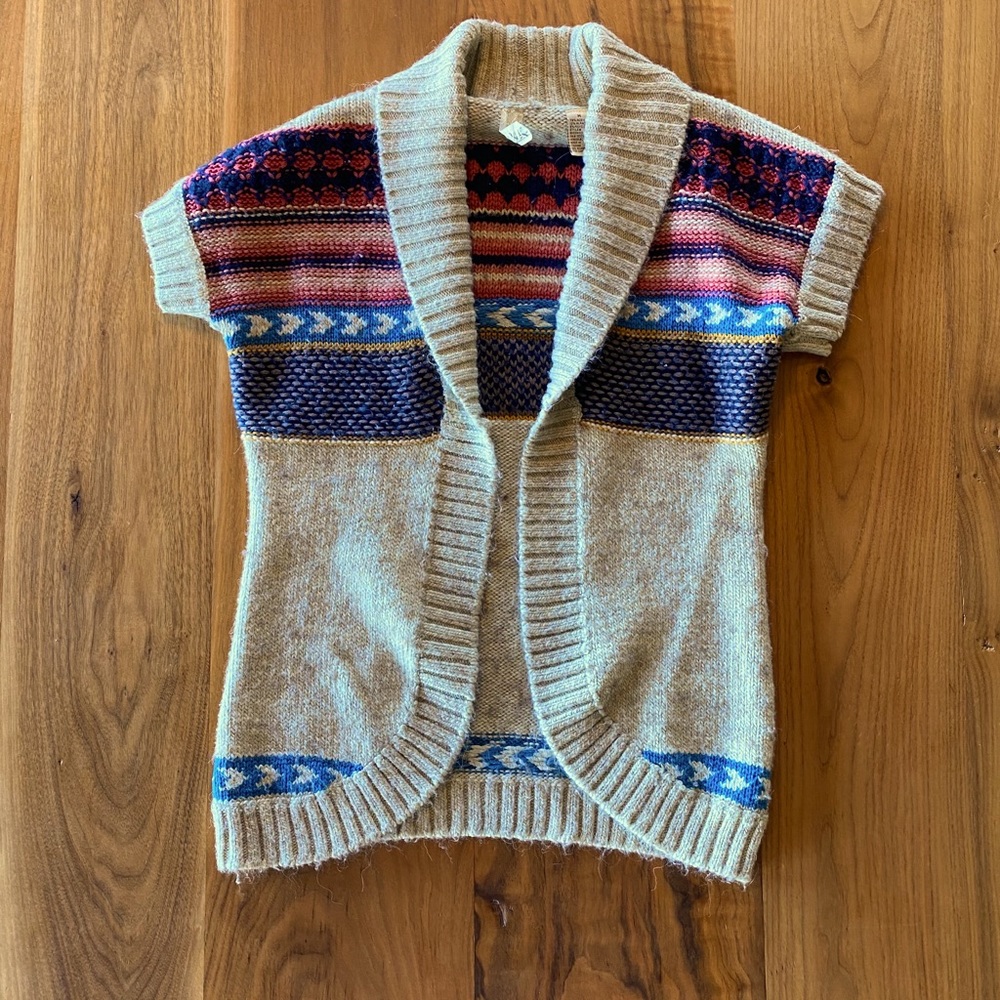 Cozy short sleeve cardigan size M